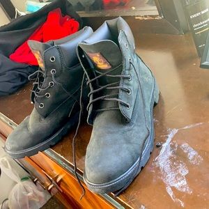 Timberlin‘s for woman size in the US 6.5 UK 6